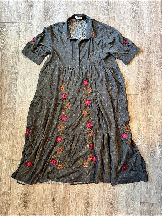 NATURAL LIFE Dresses & Skirts - natural life Slate Gray Floral Embroidered Tiered Midi Dress Large lagenlook
